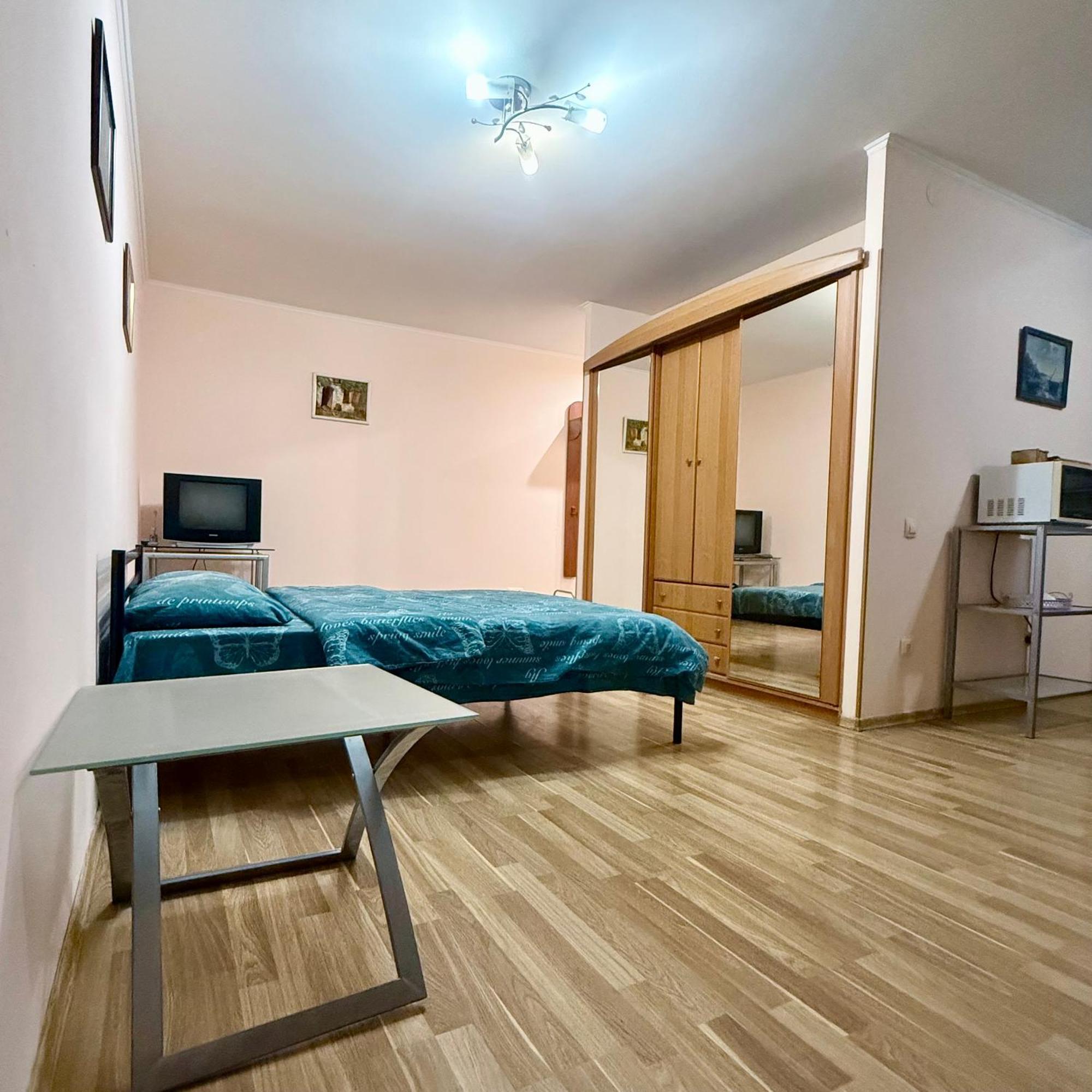 Apartment Studio-apartment Near Ocean Plaza